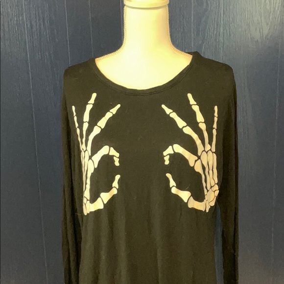 Boohoo Plus Black Long Sleeve Tee with Skeleton Hands - Picture 2 of 2